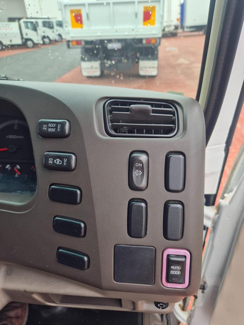 2015 Fuso Rosa 25 Seat Auto Deluxe Bus image 22