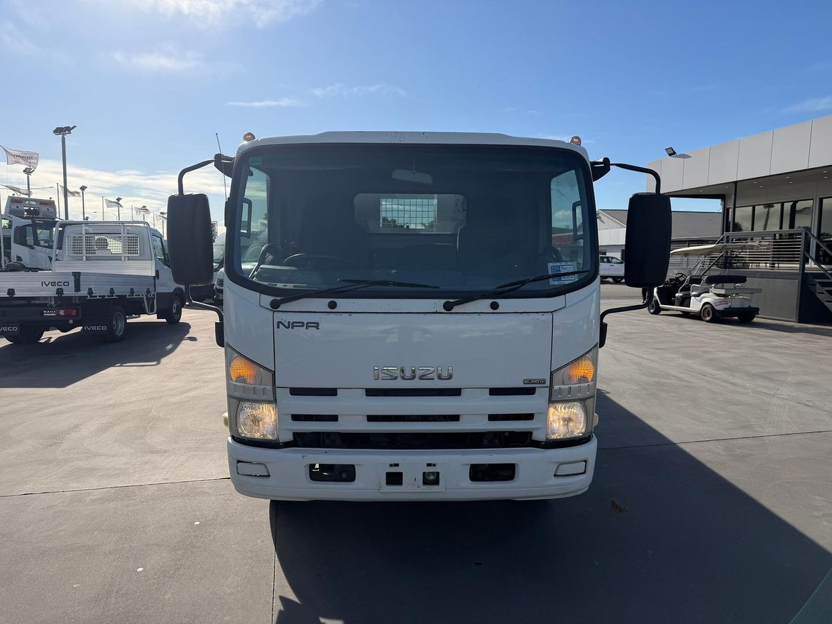 2008 Isuzu N Series NPR 400 image 2