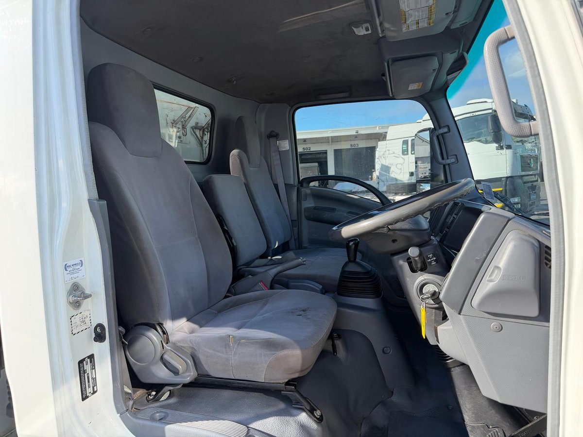 2008 Isuzu N Series NPR 400 image 19
