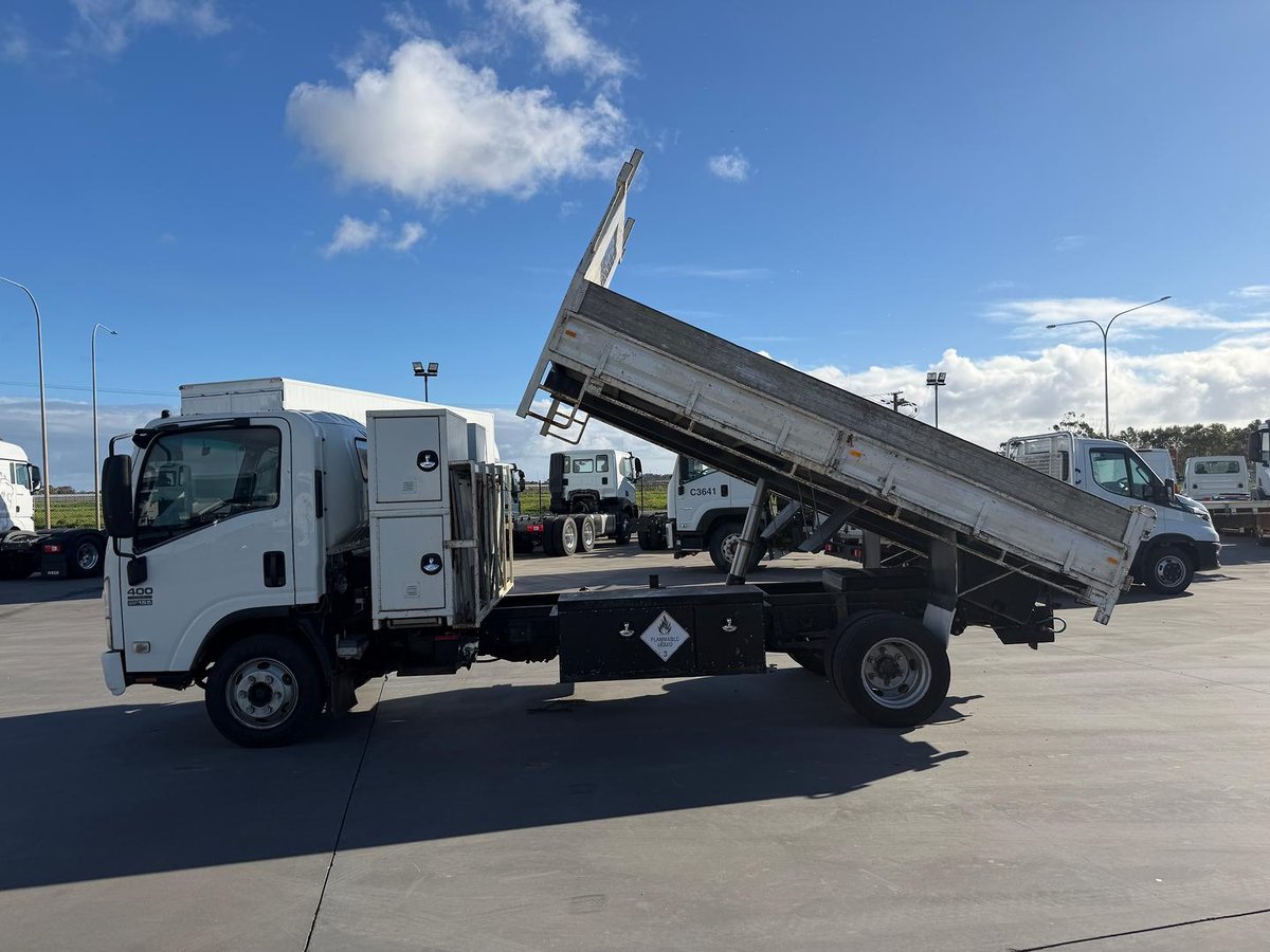 2008 Isuzu N Series NPR 400 image 16