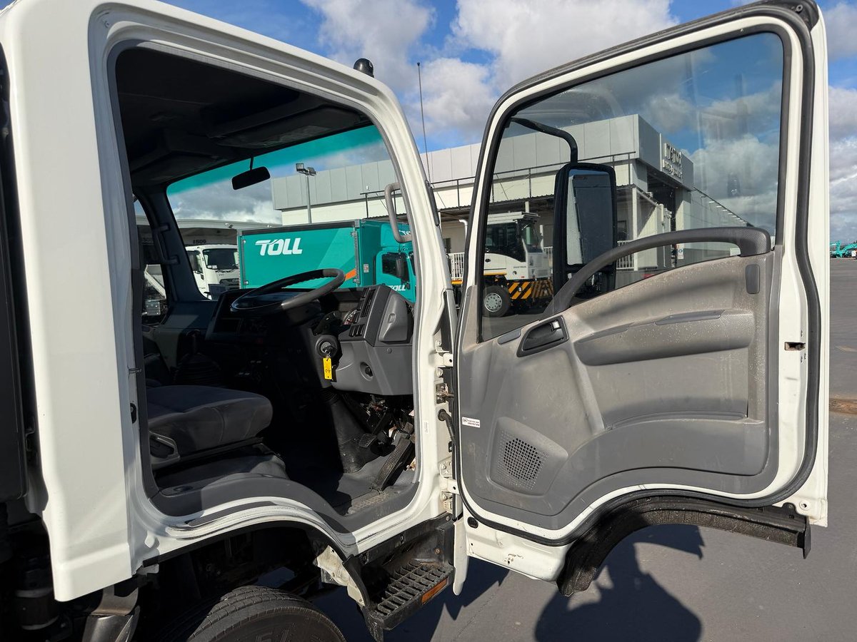 2008 Isuzu N Series NPR 400 image 18
