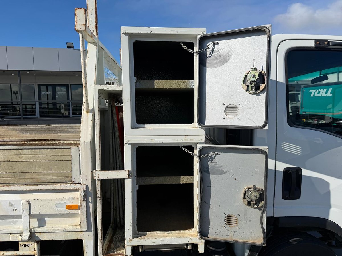 2008 Isuzu N Series NPR 400 image 9