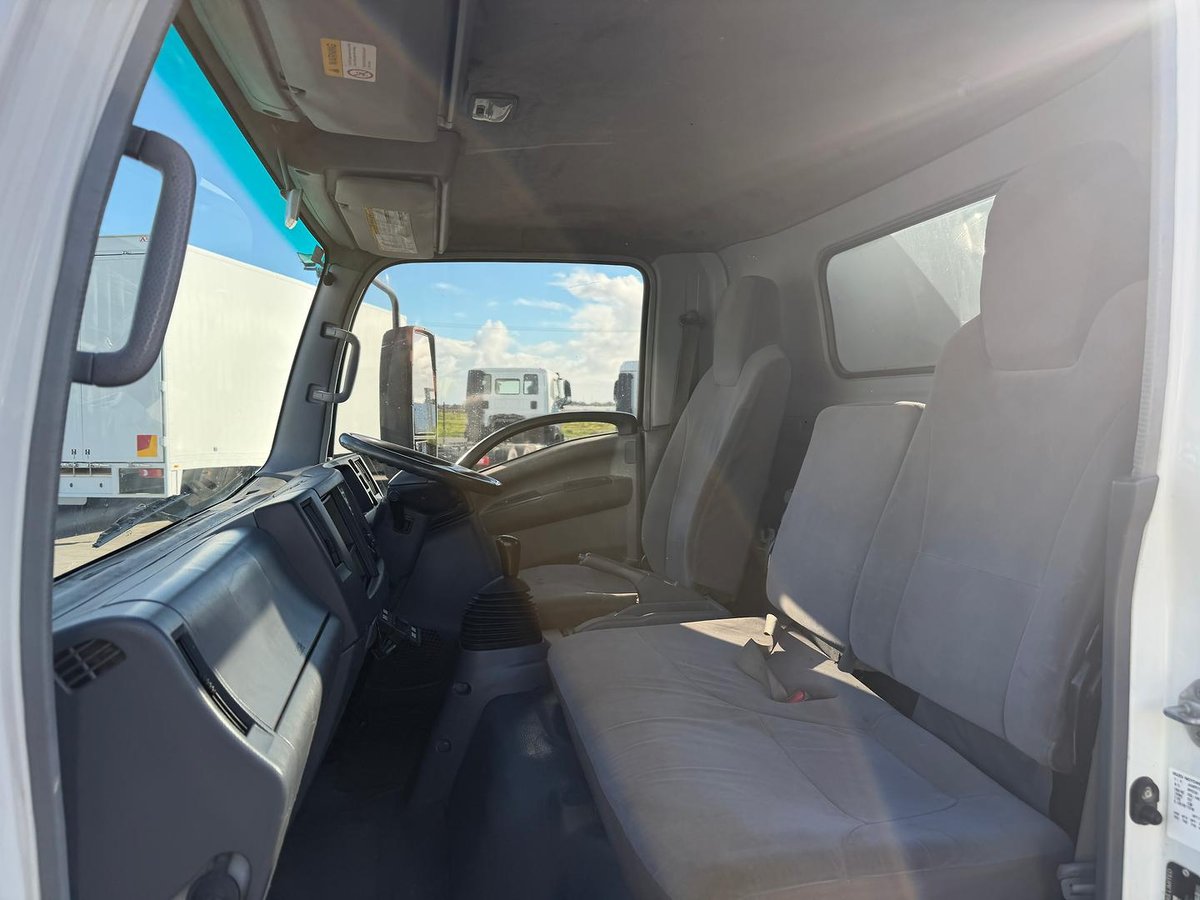 2008 Isuzu N Series NPR 400 image 24