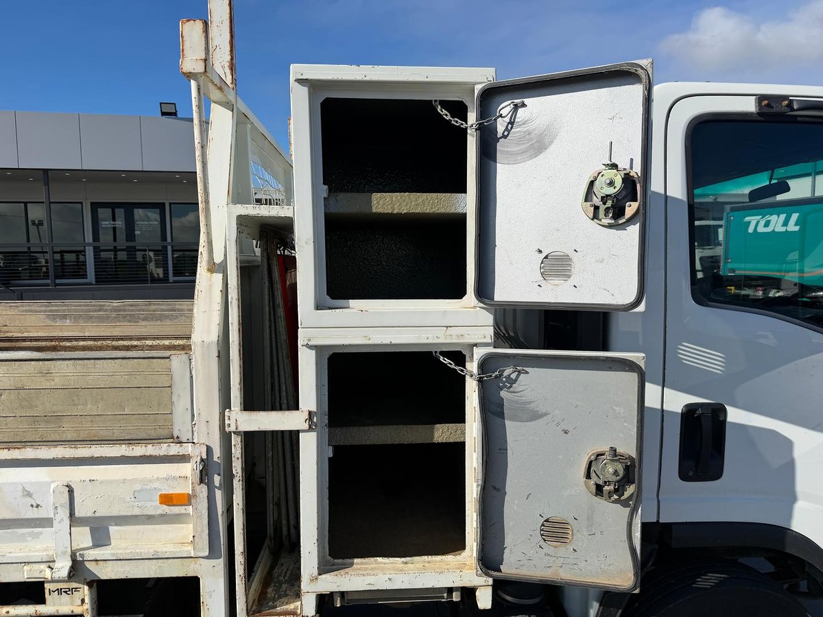 2008 Isuzu N Series NPR 400 image 8