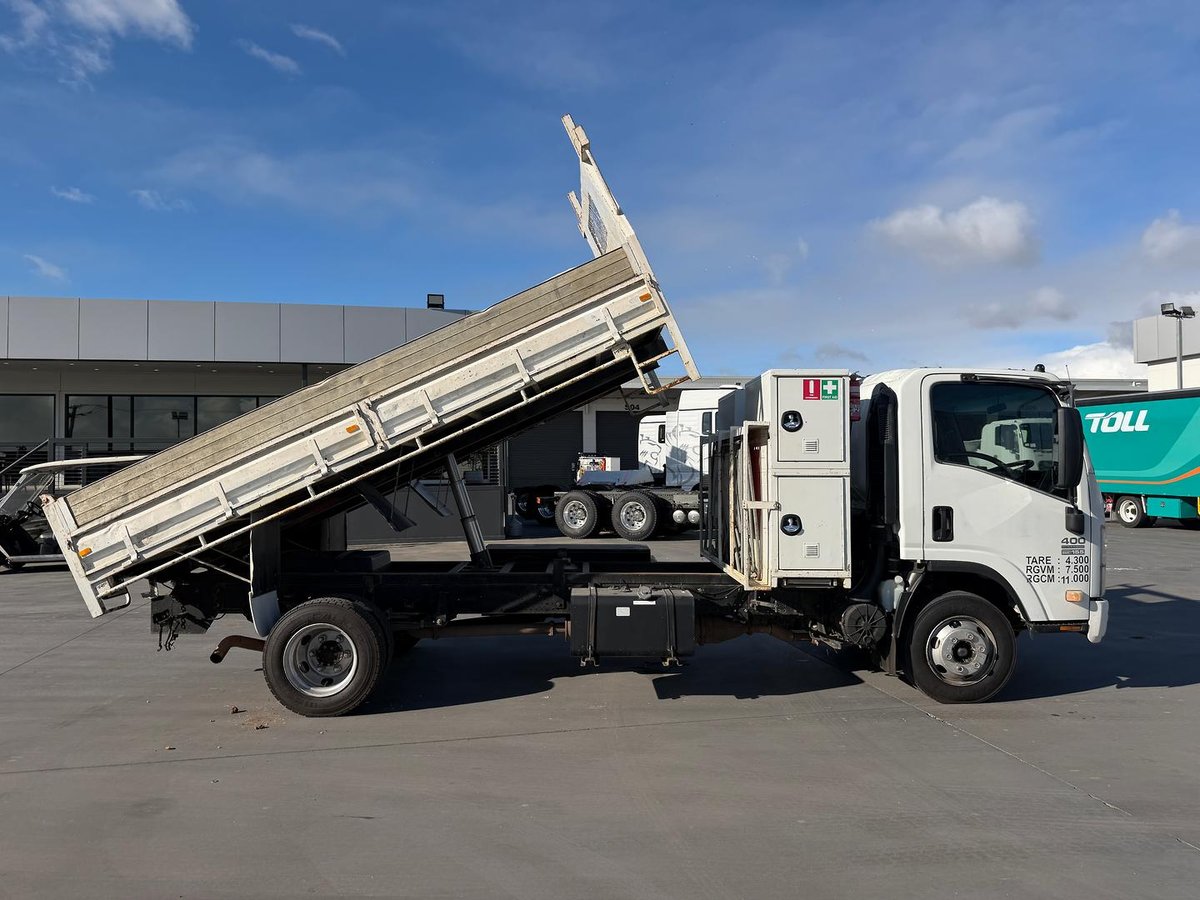 2008 Isuzu N Series NPR 400 image 12