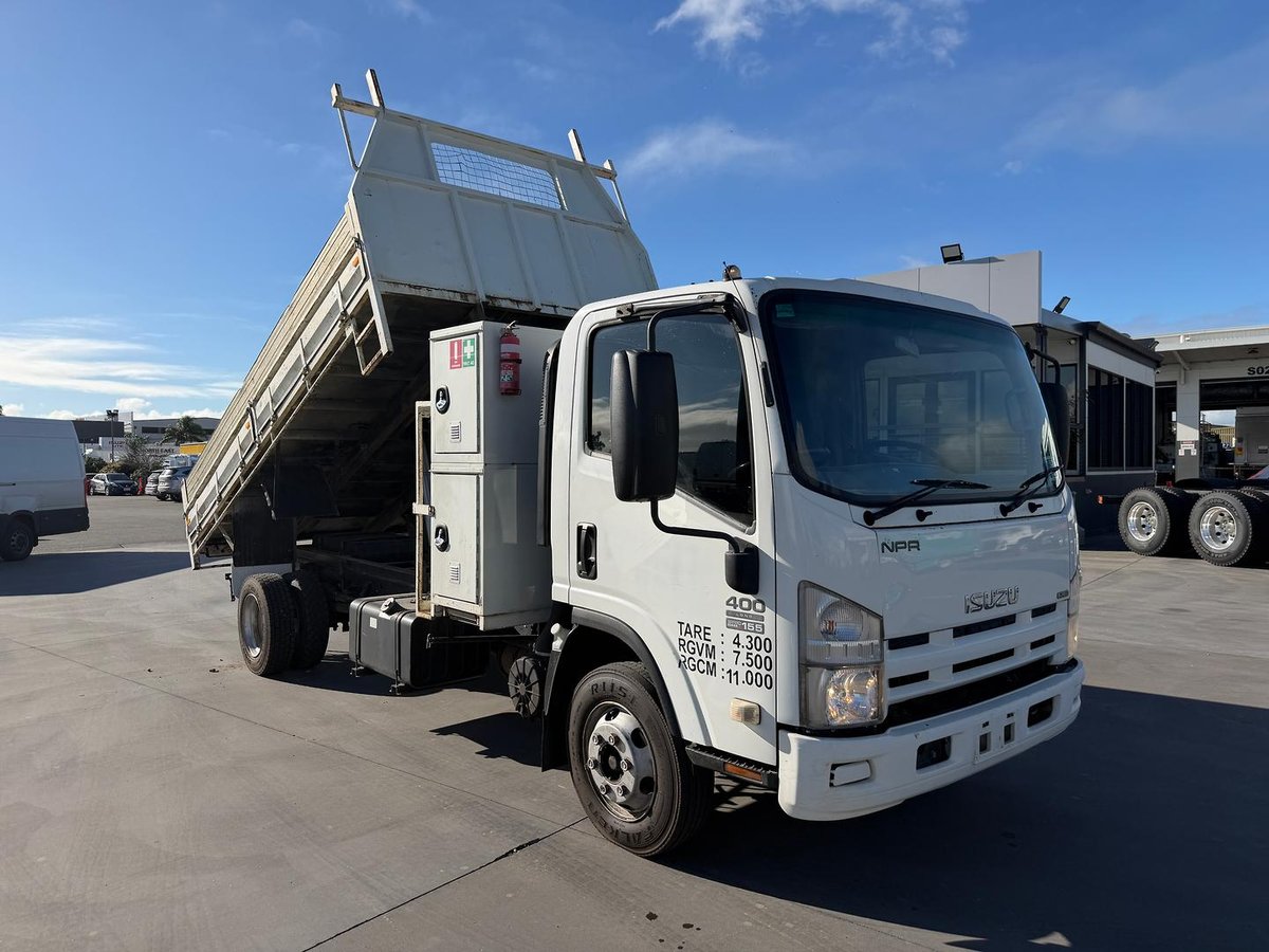 2008 Isuzu N Series NPR 400 image 11