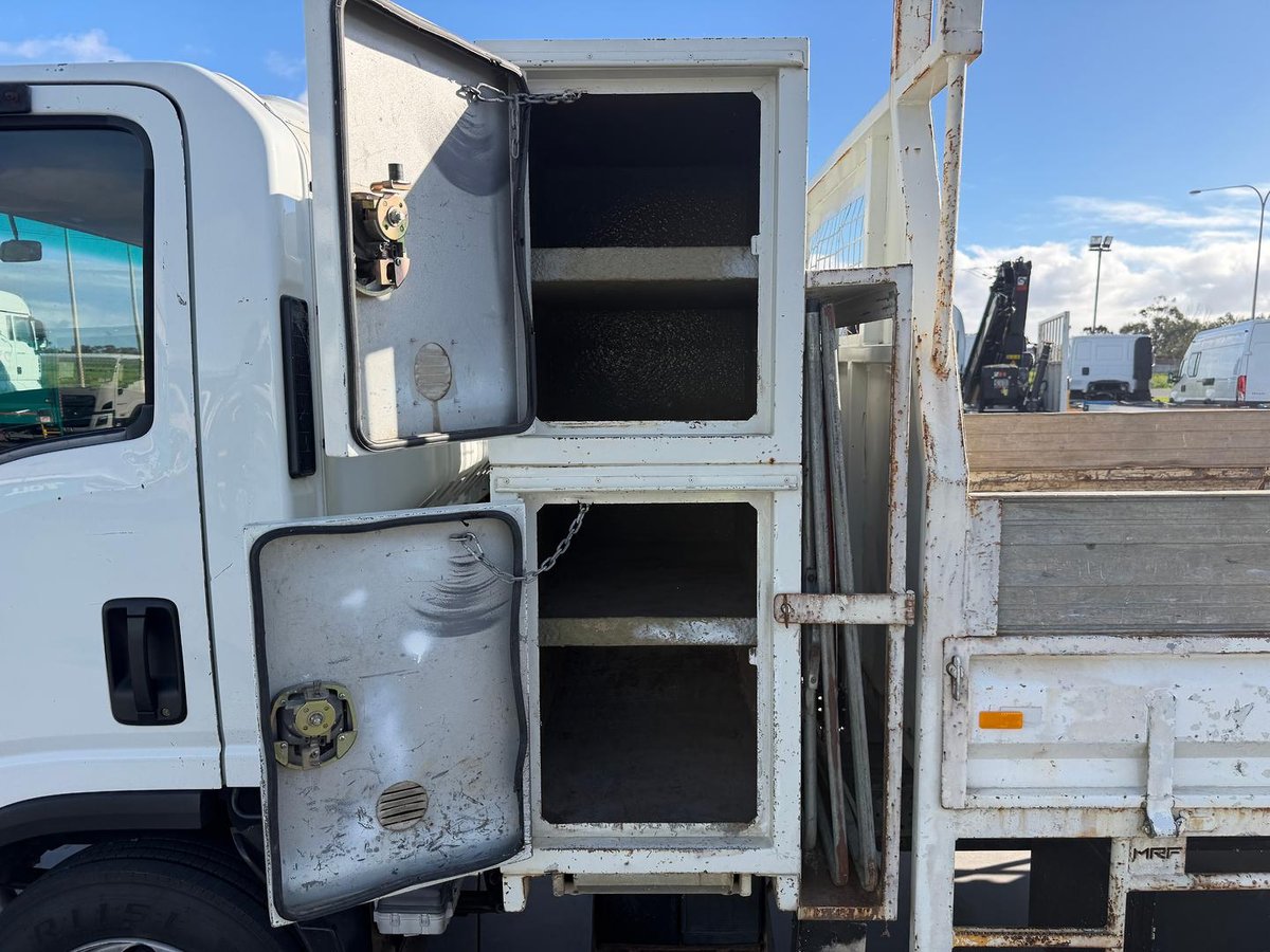 2008 Isuzu N Series NPR 400 image 10
