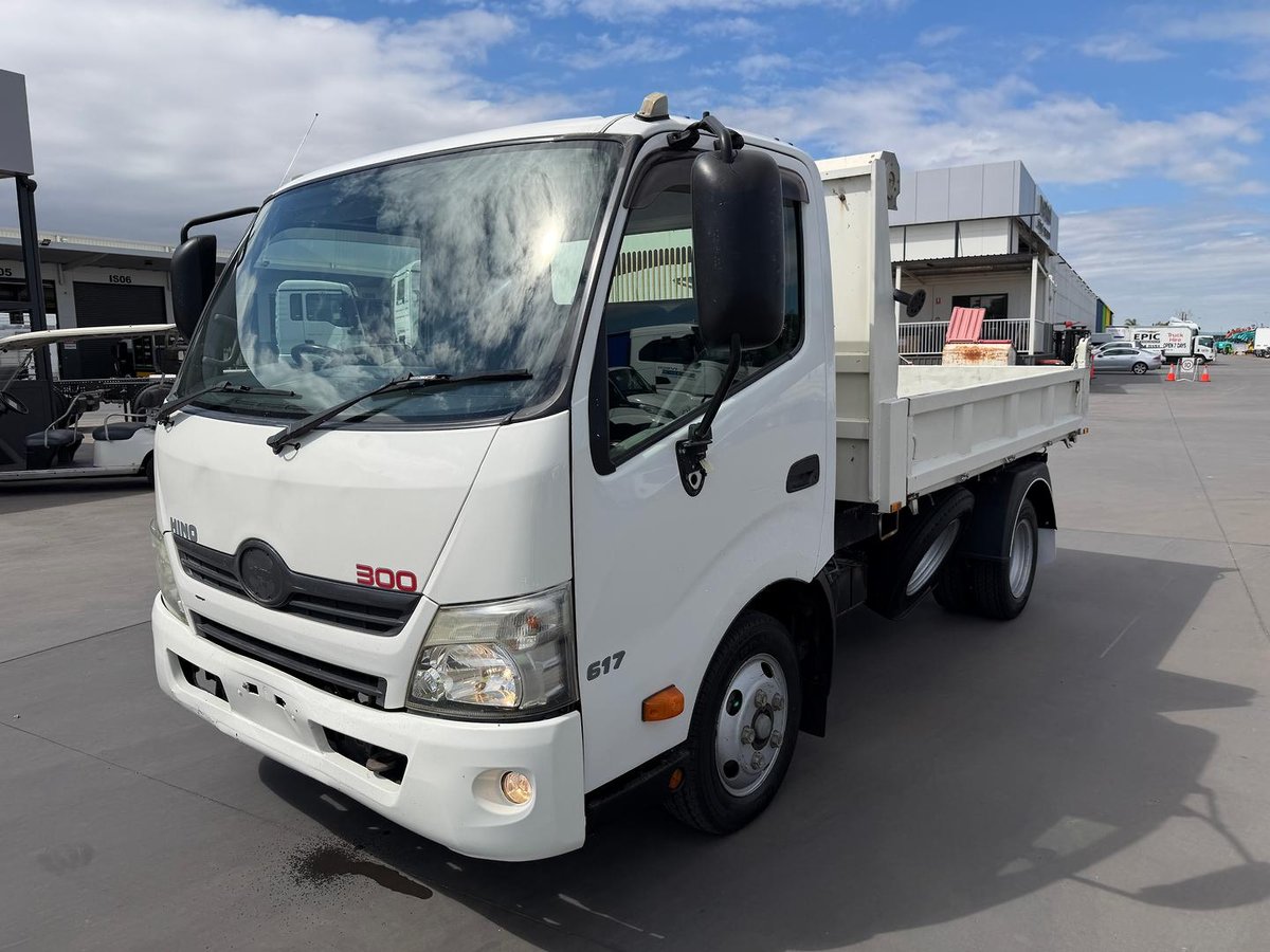 2018 Hino 300 Series 617 image 3