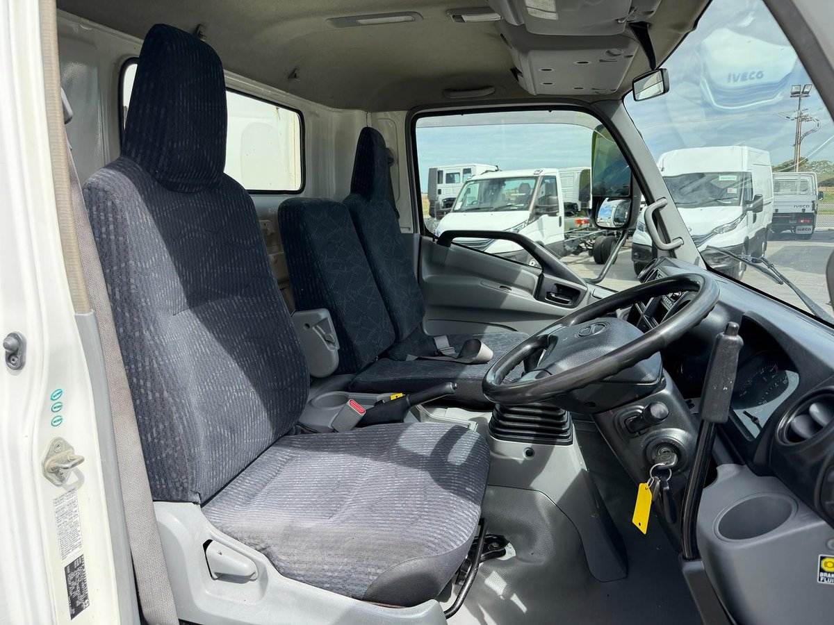 2018 Hino 300 Series 617 image 19