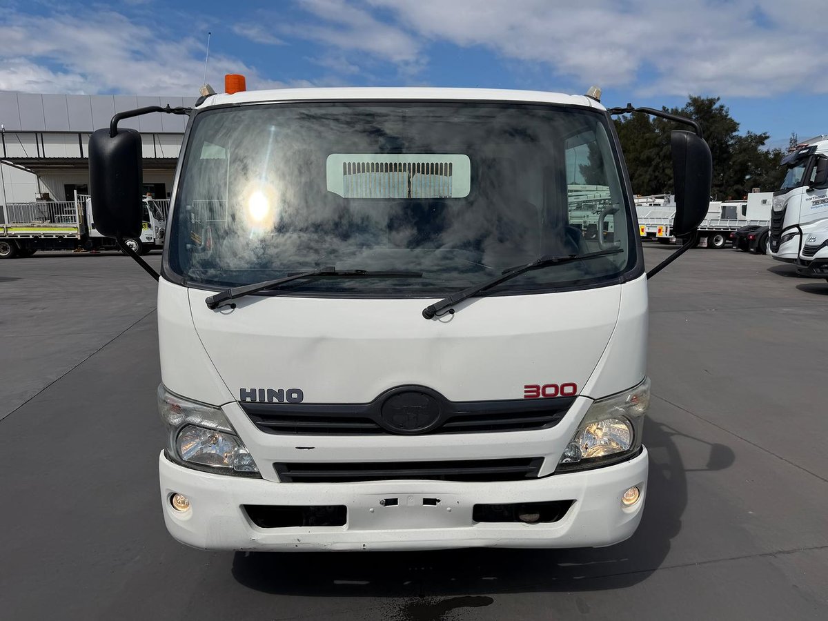 2018 Hino 300 Series 617 image 2