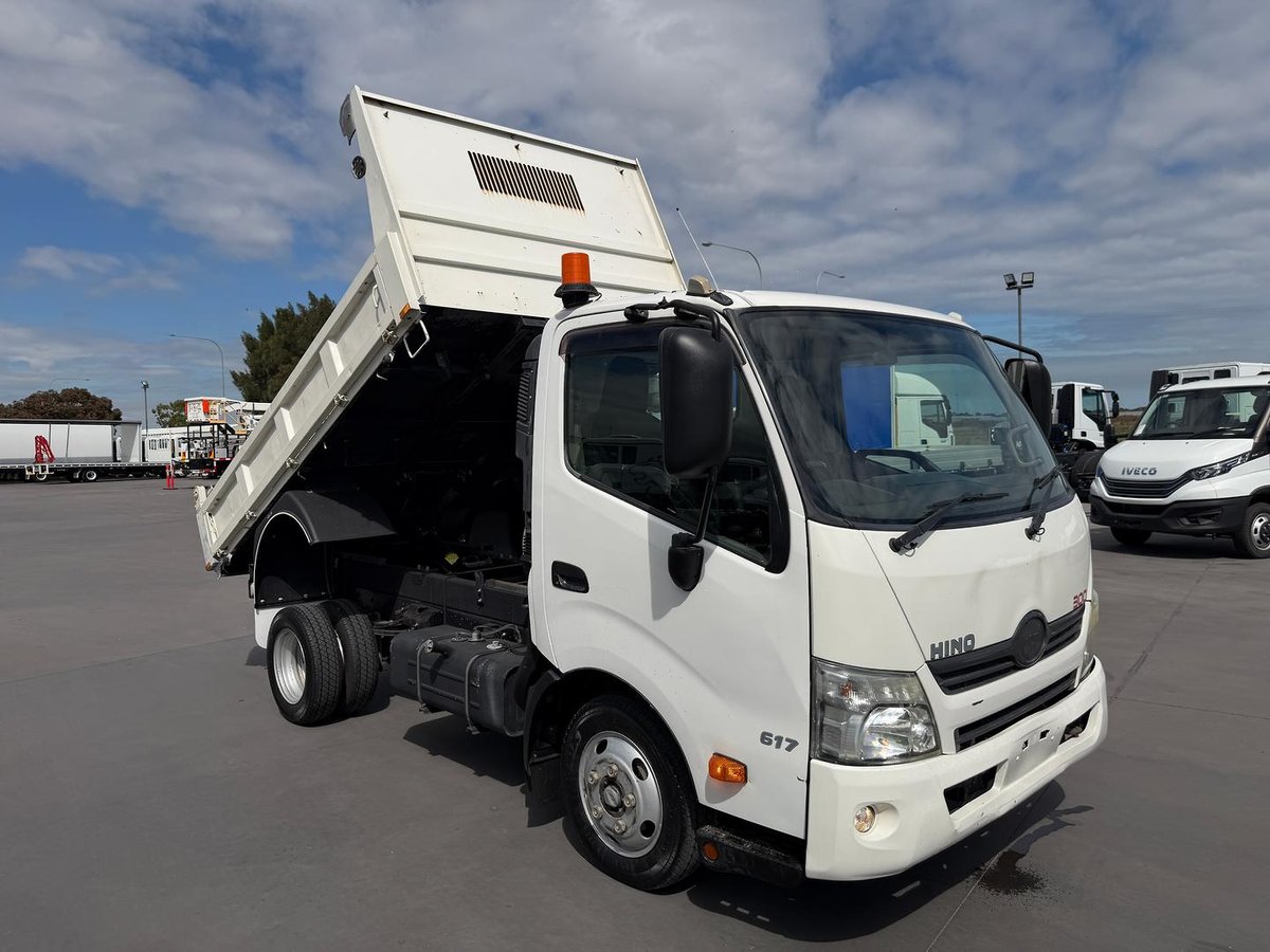 2018 Hino 300 Series 617 image 11