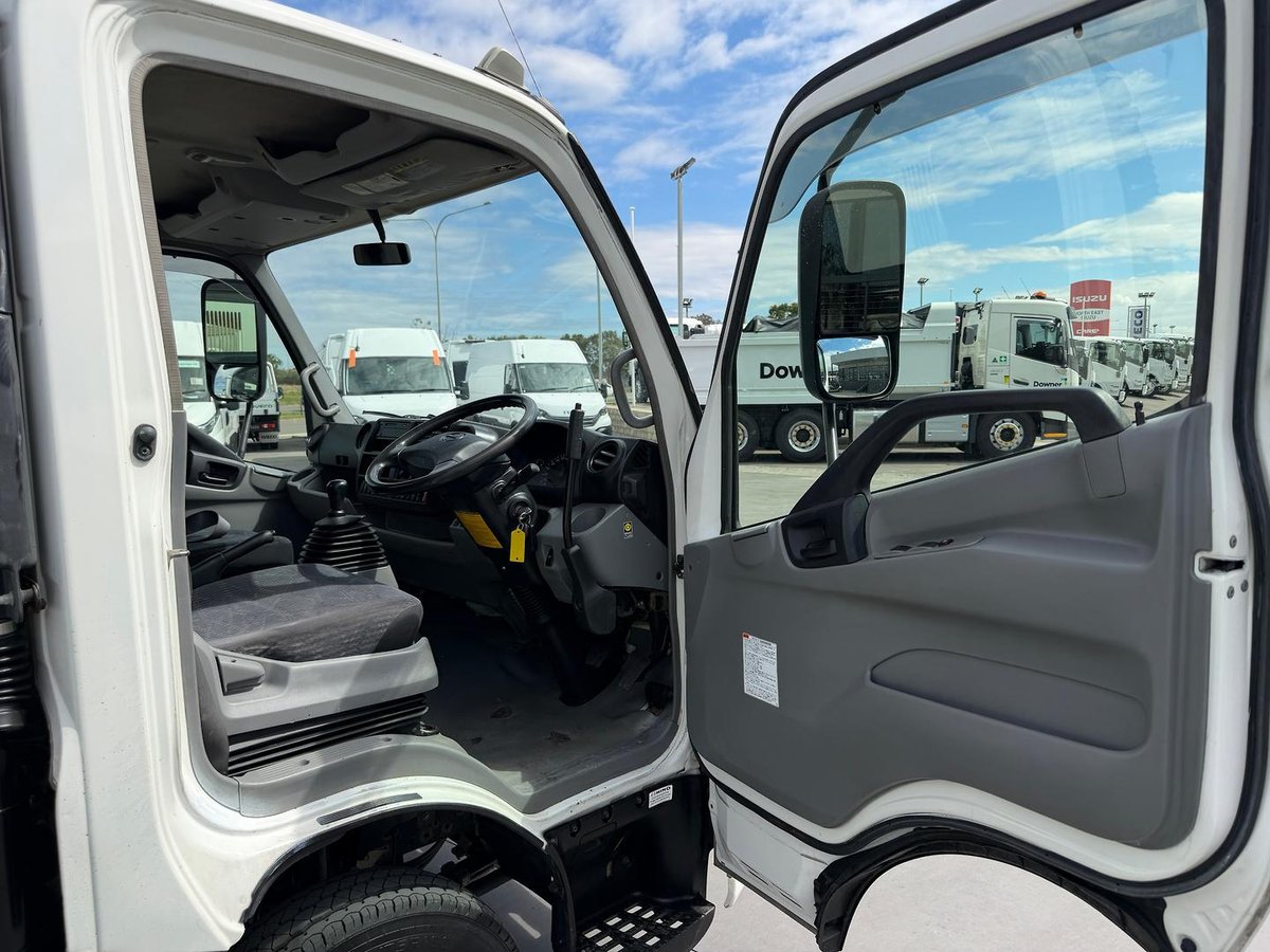 2018 Hino 300 Series 617 image 18