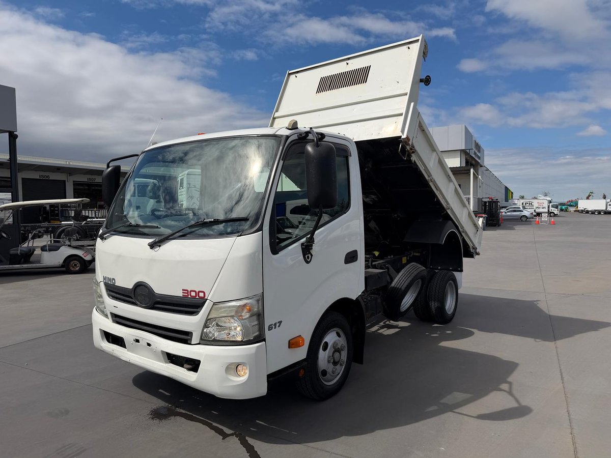 2018 Hino 300 Series 617 image 17