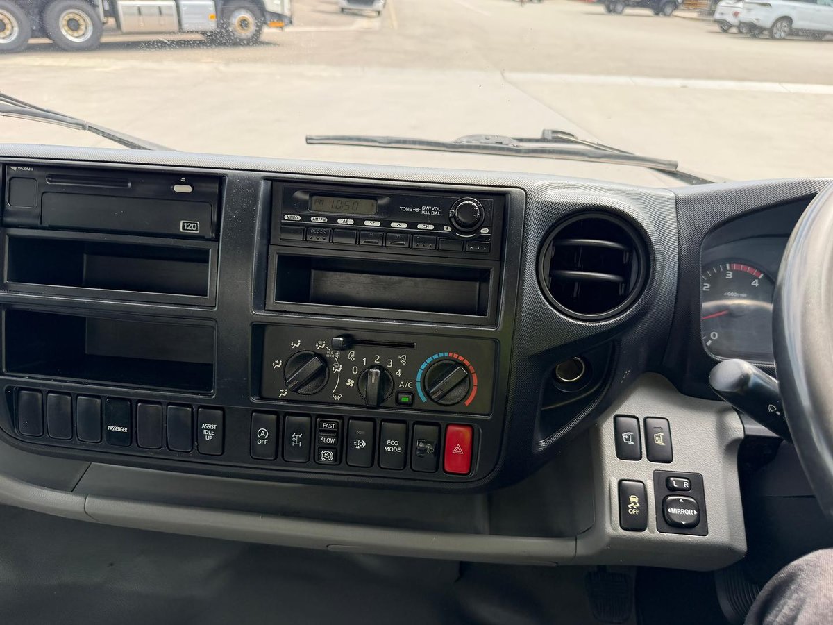 2018 Hino 300 Series 617 image 23
