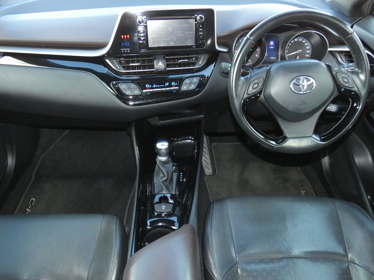 2019 Toyota C-HR Koba (2WD) Two Tone NGX10R image 10
