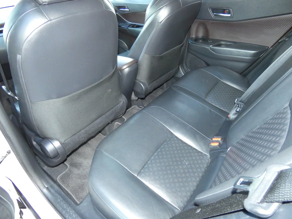 2019 Toyota C-HR Koba (2WD) Two Tone NGX10R image 8
