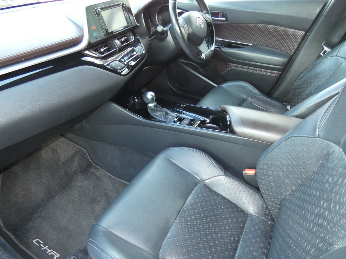 2019 Toyota C-HR Koba (2WD) Two Tone NGX10R image 9