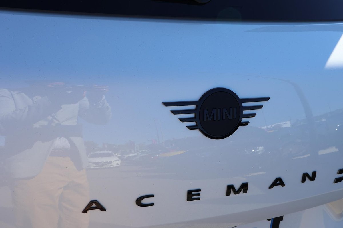 2025 MINI Aceman JCW E Favoured J05 image 32