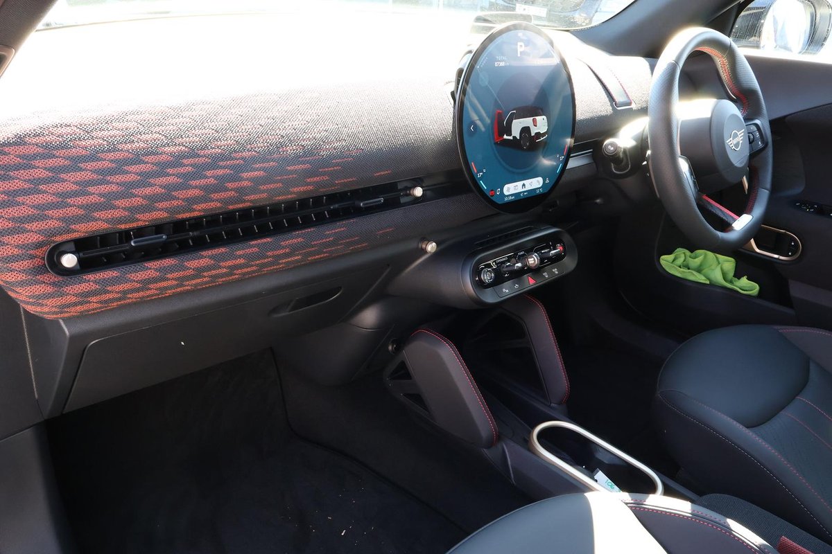 2025 MINI Aceman JCW E Favoured J05 image 24