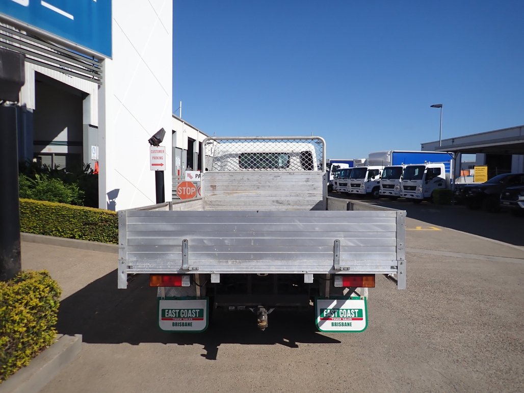 2020 Mitsubishi Canter Fuso image 11