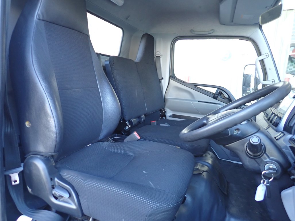 2020 Mitsubishi Canter Fuso image 14