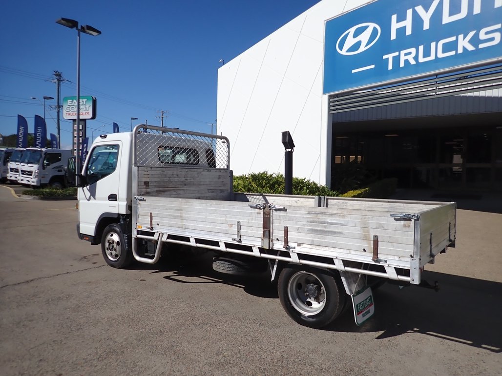 2020 Mitsubishi Canter Fuso image 8