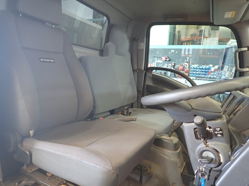 2020 Isuzu Nlr 45-150 image 11