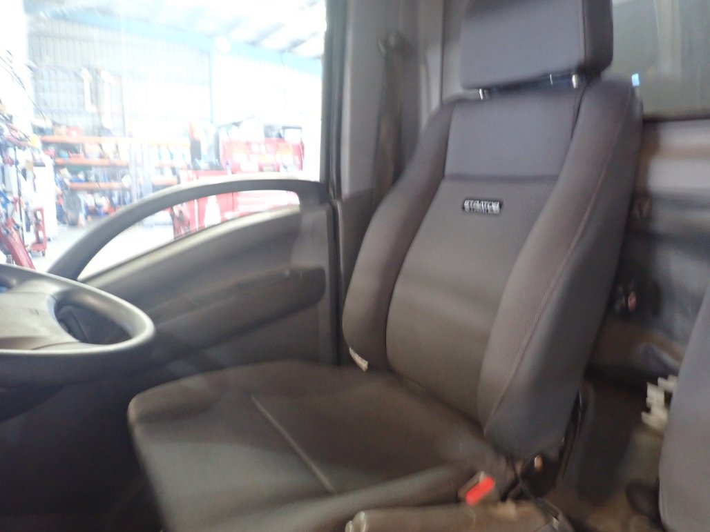2020 Isuzu Nlr 45-150 image 14