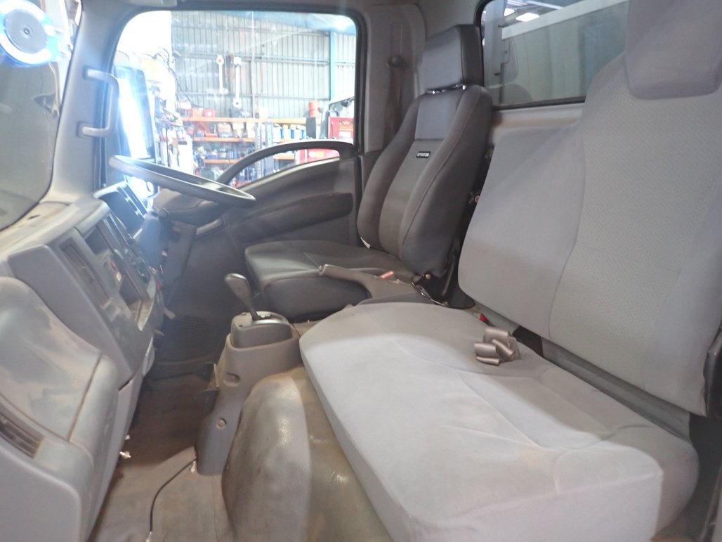 2020 Isuzu Nlr 45-150 image 15