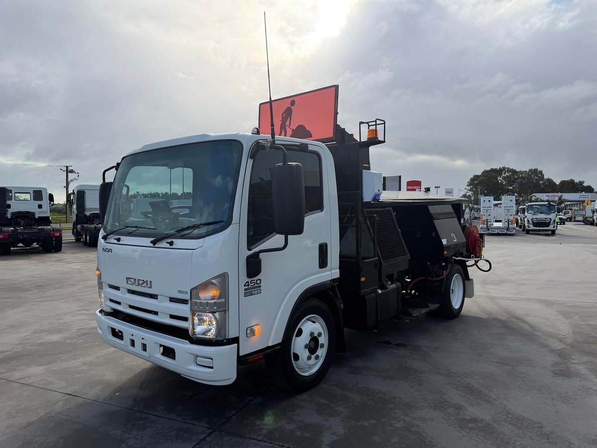 2011 Isuzu N Series NQR 450 image 8
