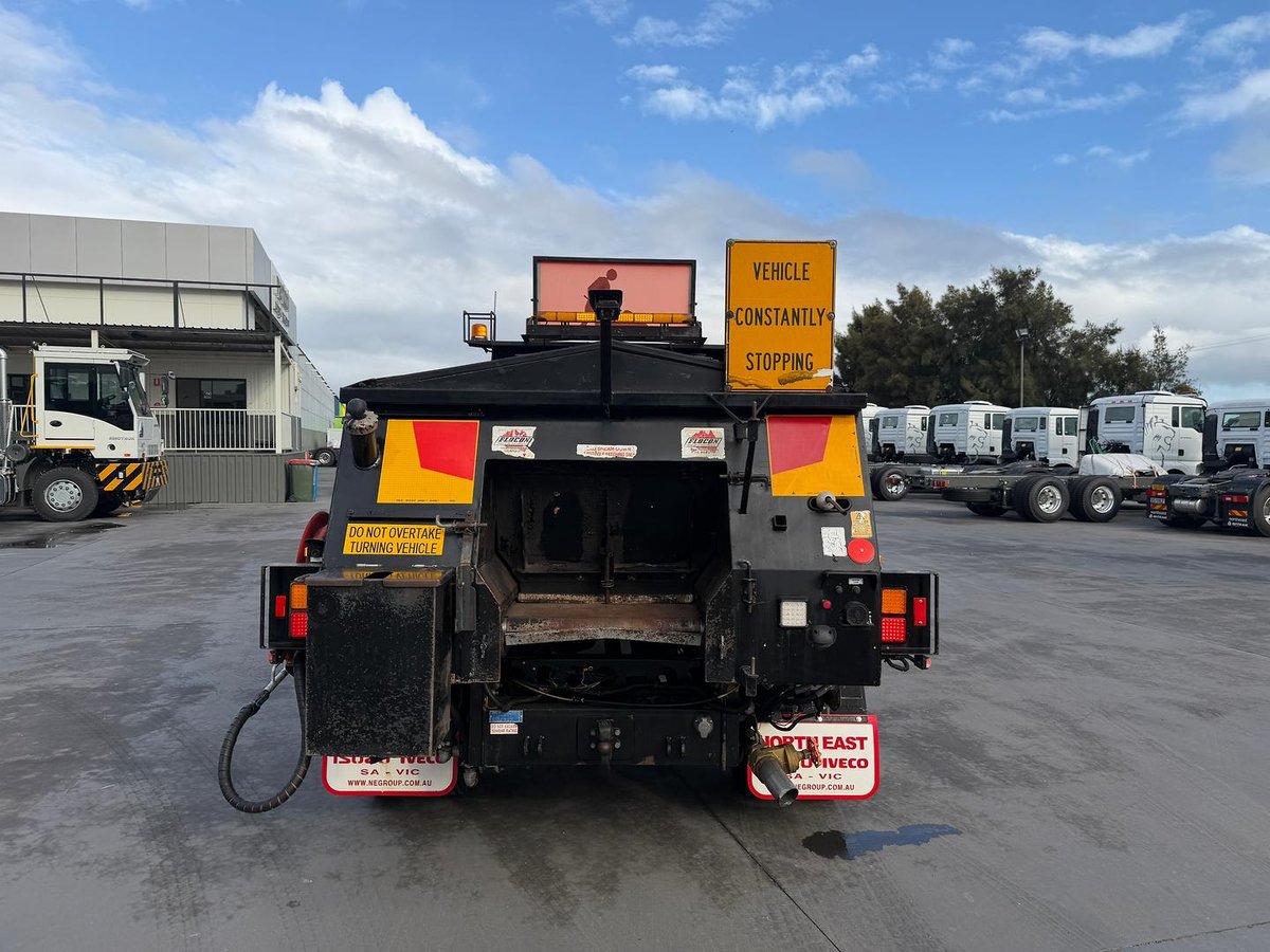 2011 Isuzu N Series NQR 450 image 4