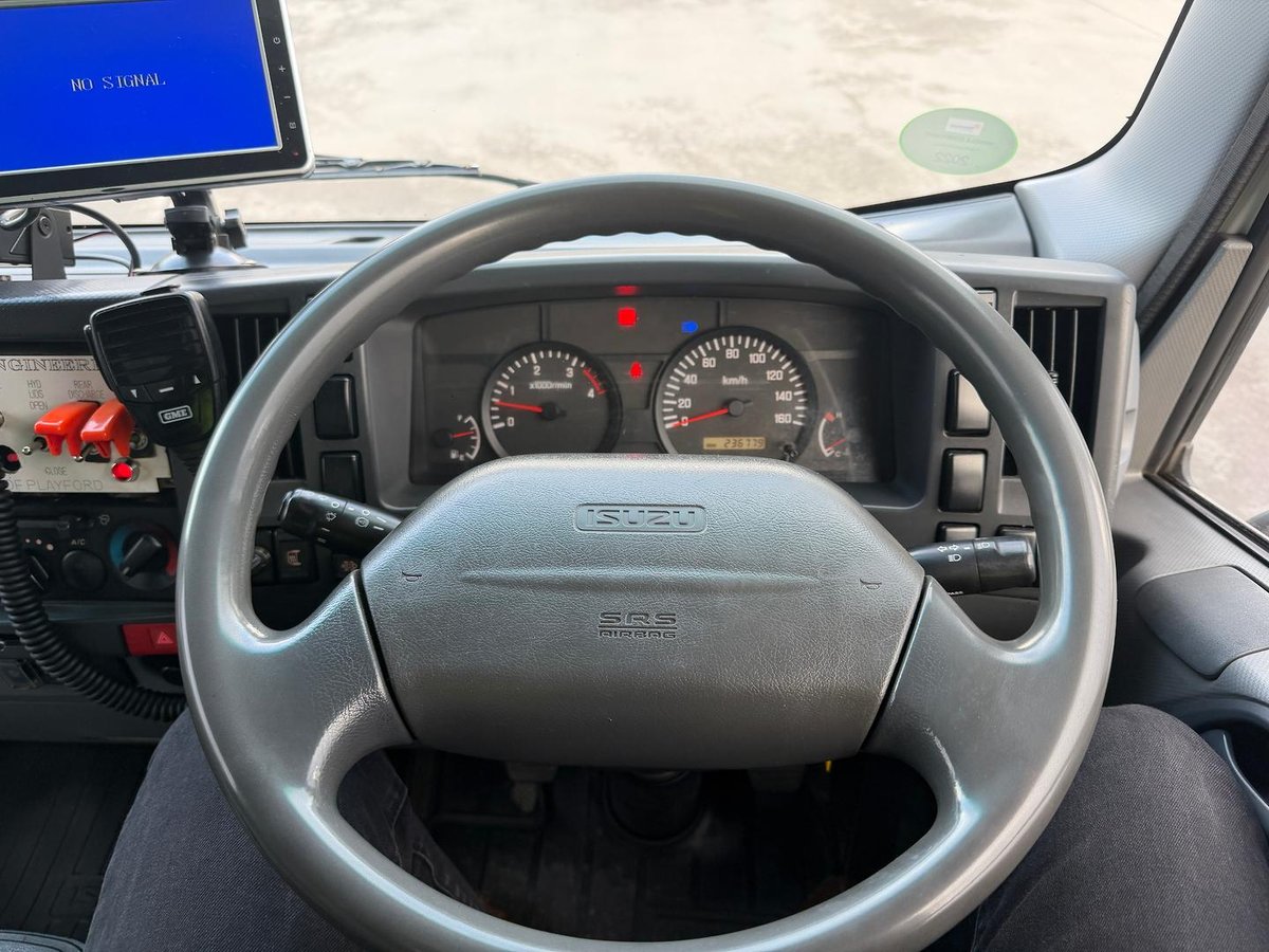 2011 Isuzu N Series NQR 450 image 16