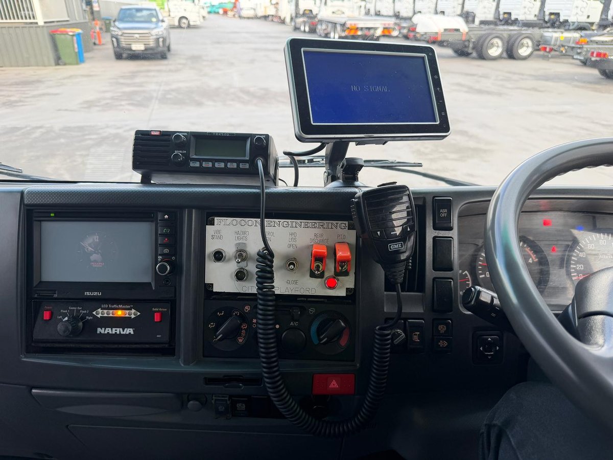 2011 Isuzu N Series NQR 450 image 18