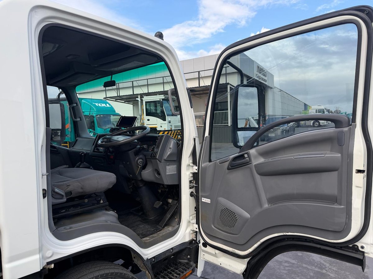2011 Isuzu N Series NQR 450 image 14