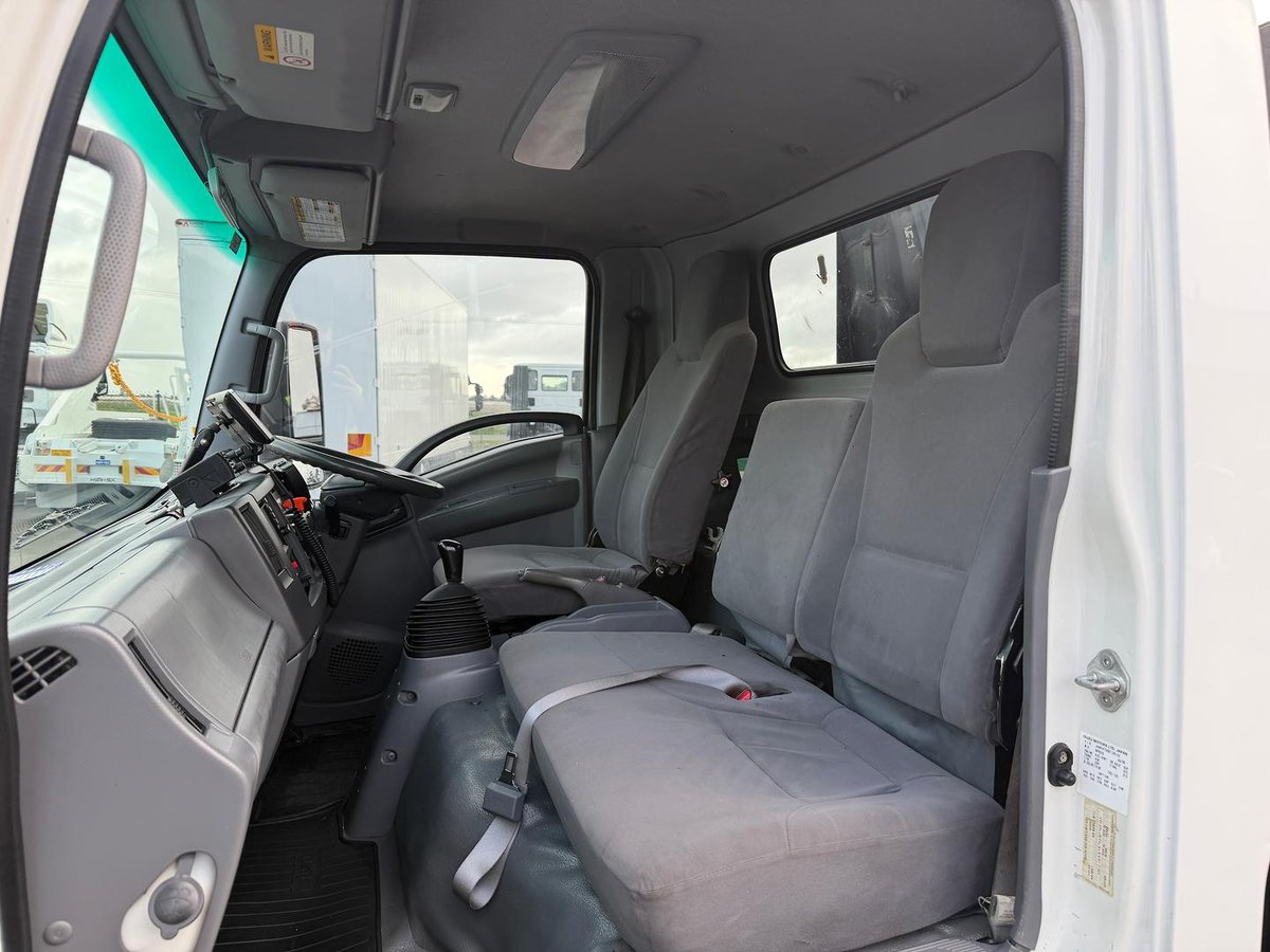 2011 Isuzu N Series NQR 450 image 20