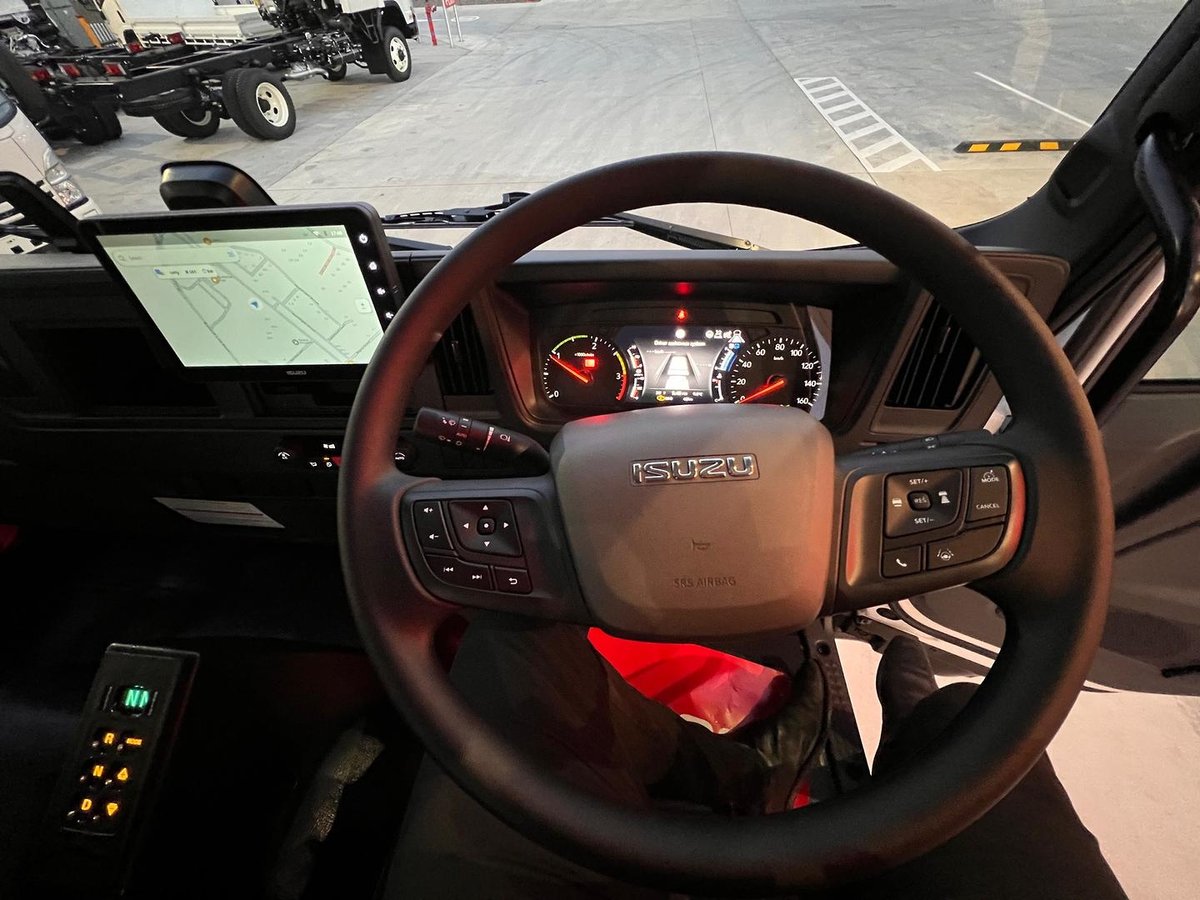 2025 Isuzu F Series image 12