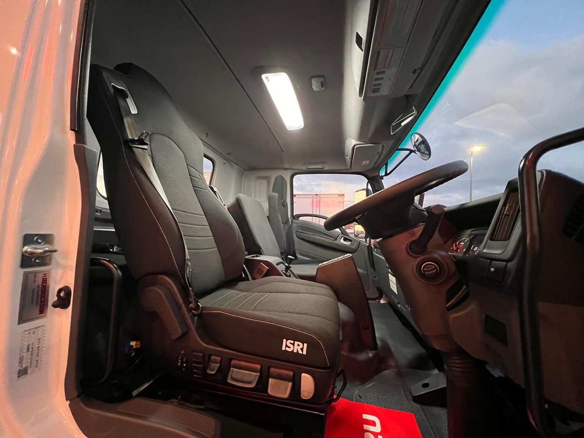 2025 Isuzu F Series image 9
