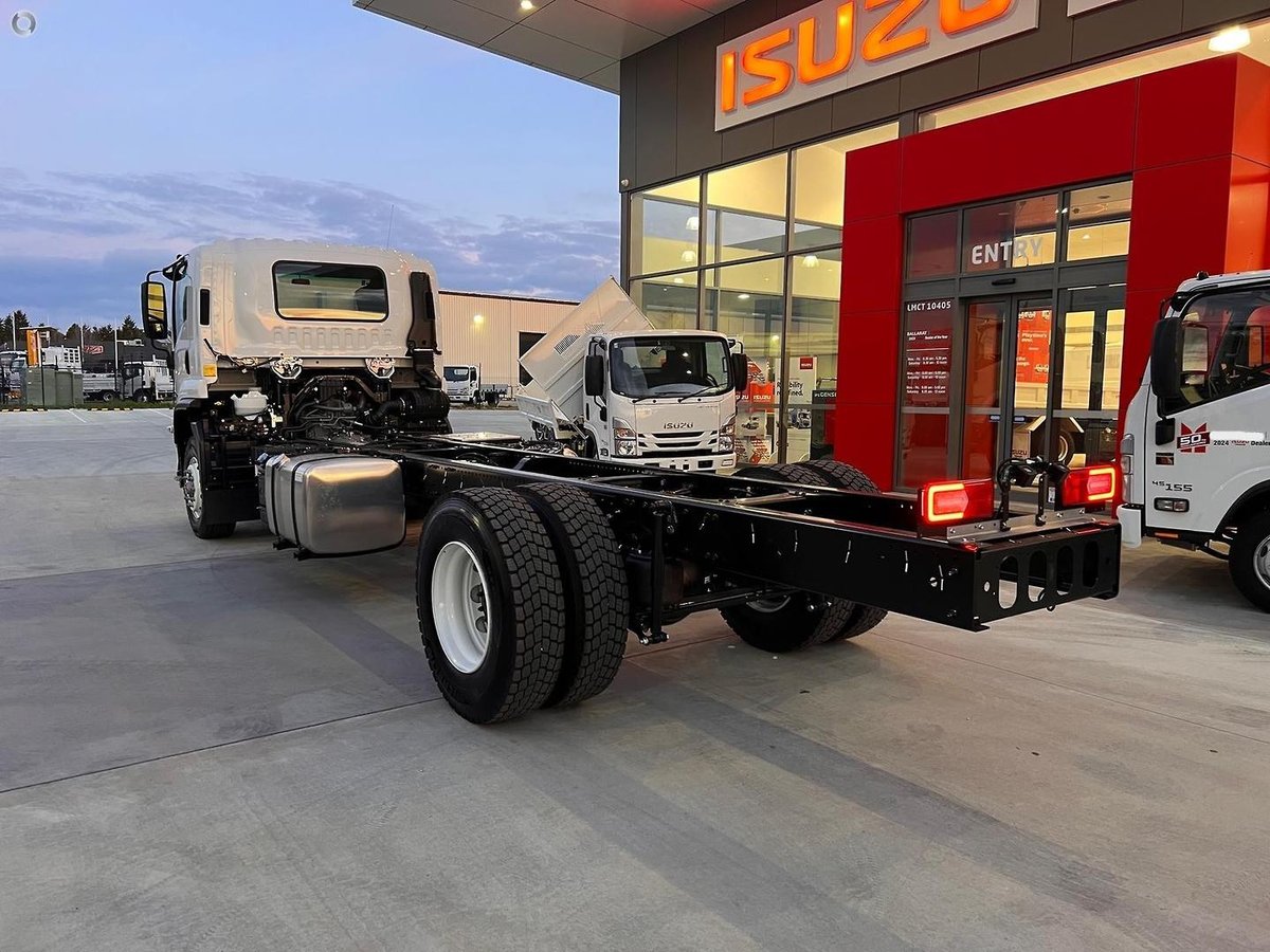 2025 Isuzu F Series image 5