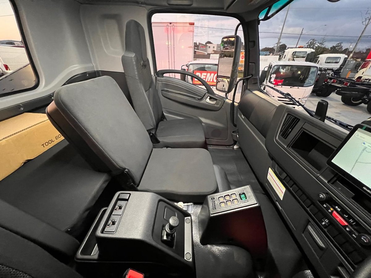 2025 Isuzu F Series image 15