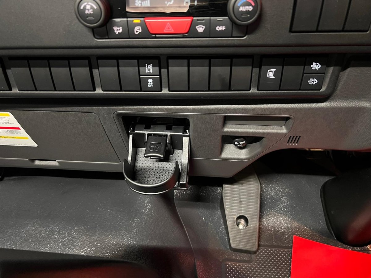 2025 Isuzu F Series image 16