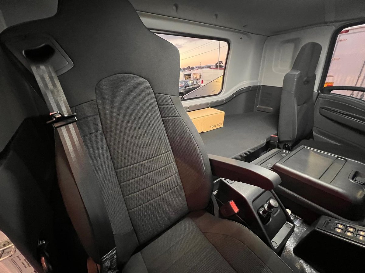 2025 Isuzu F Series image 18