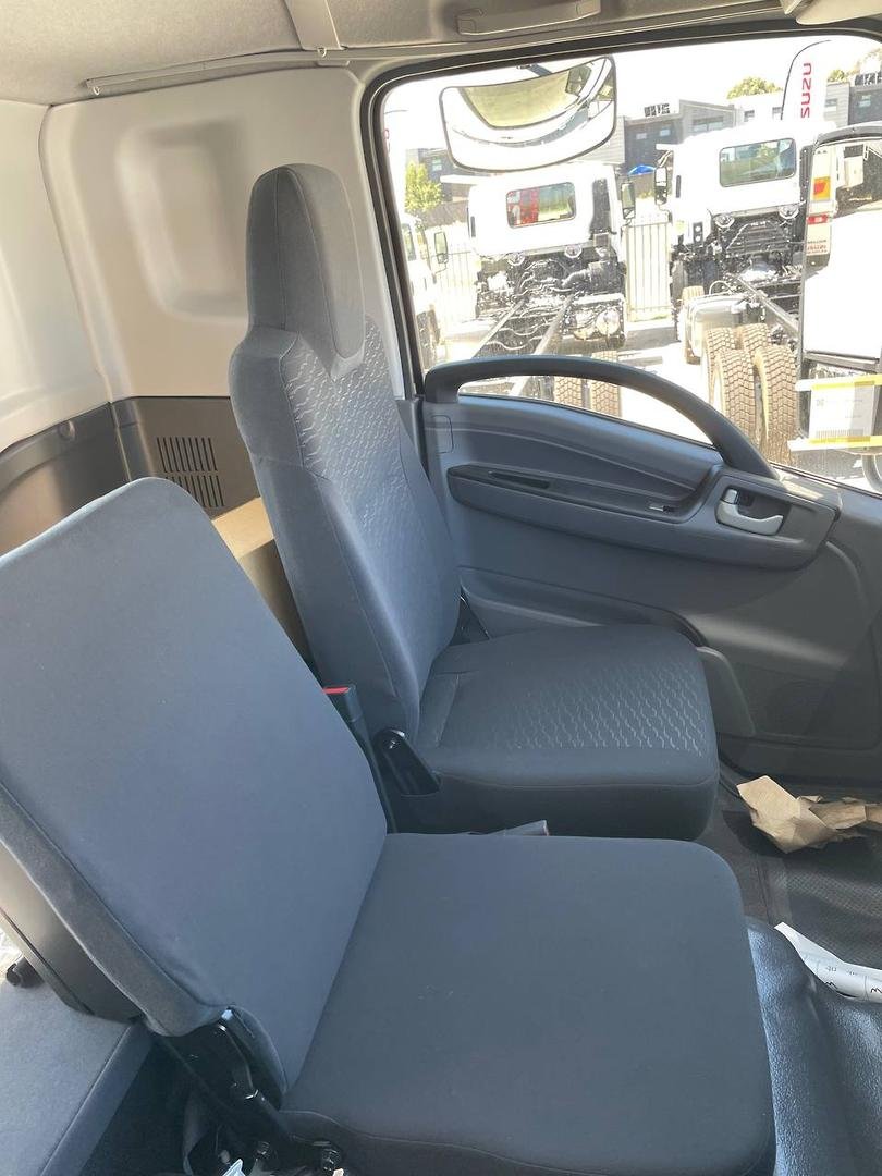 2025 Isuzu F Series image 18