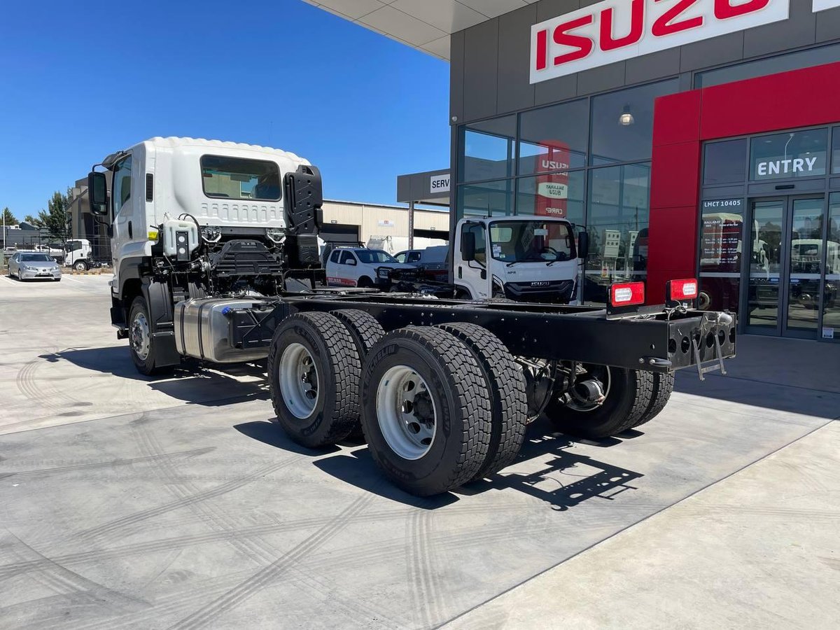 2025 Isuzu F Series image 5