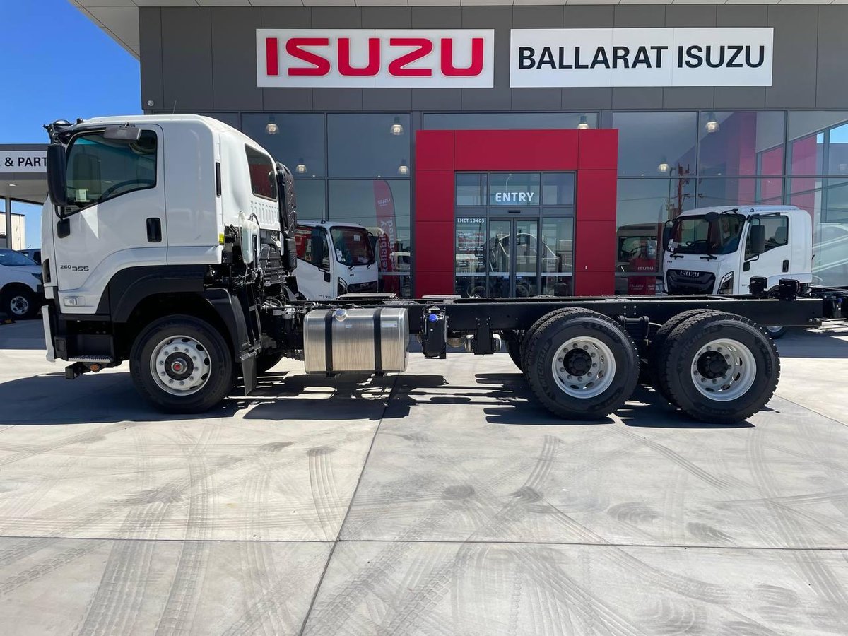 2025 Isuzu F Series image 4