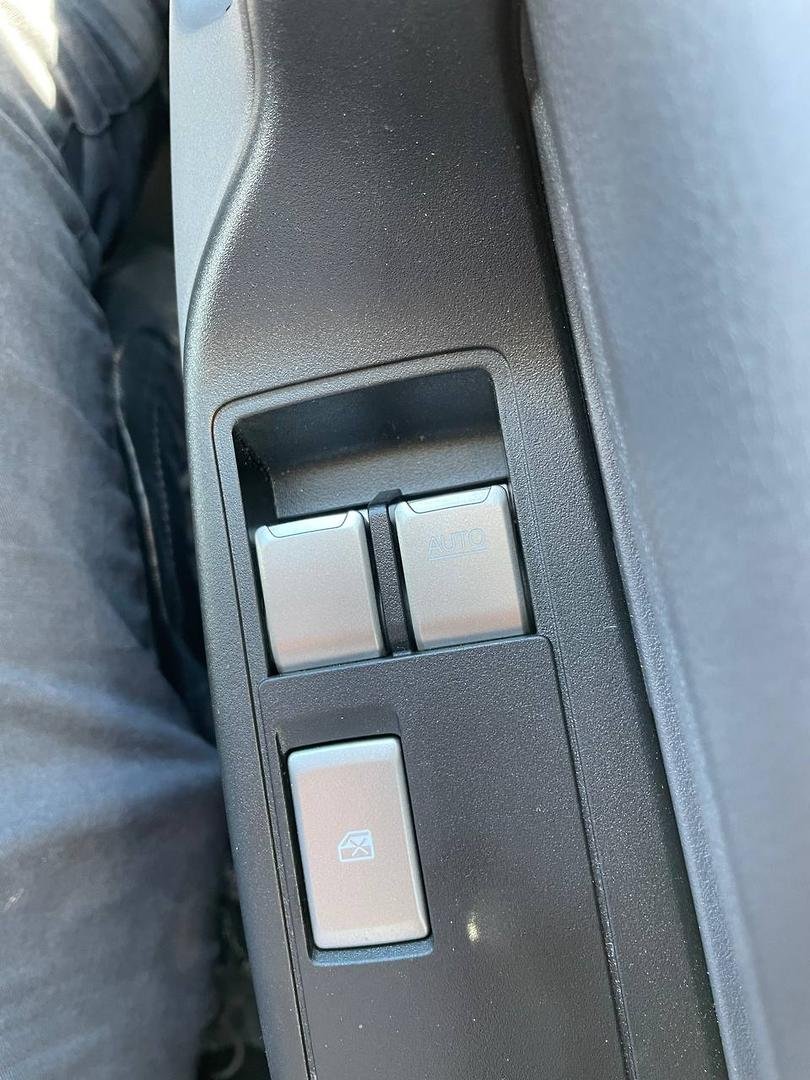 2025 Isuzu F Series image 19