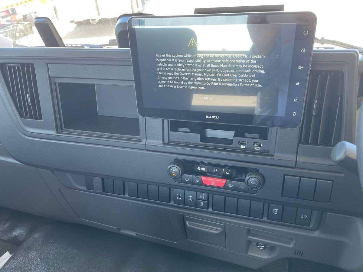2025 Isuzu F Series image 16