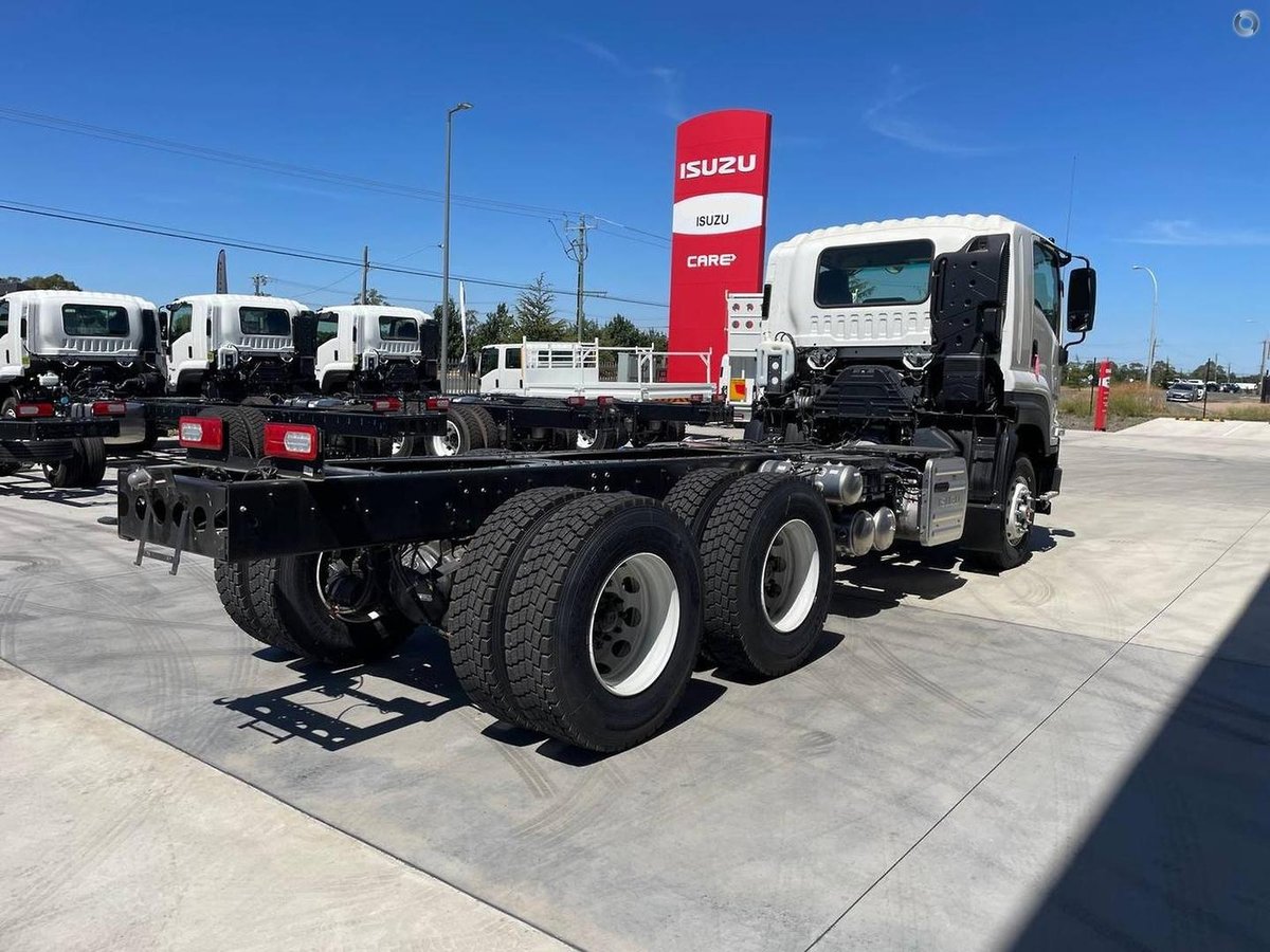 2025 Isuzu F Series image 7