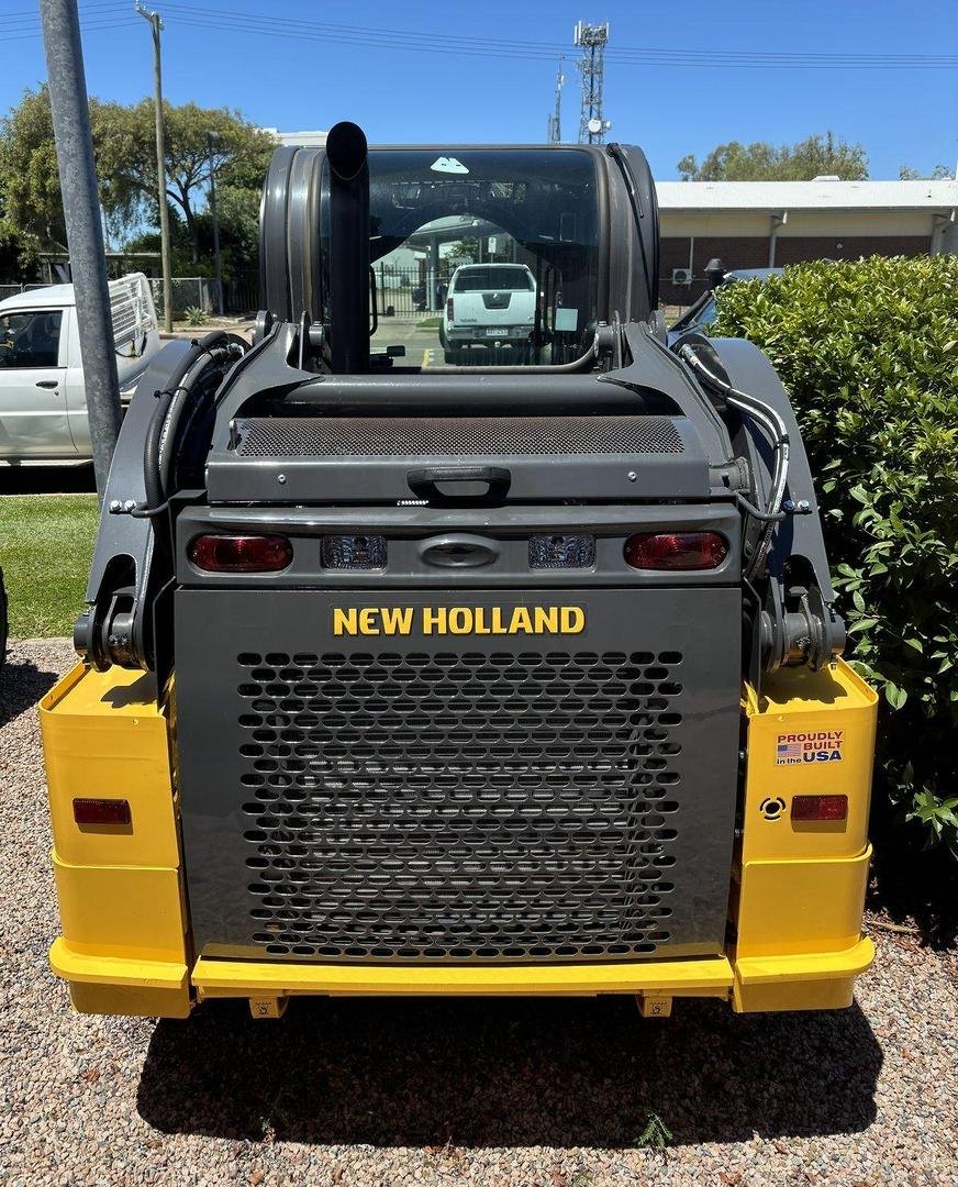 New Holland L318 image 2
