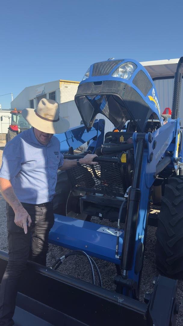 NEW HOLLAND TT4.90 ROPS image 14