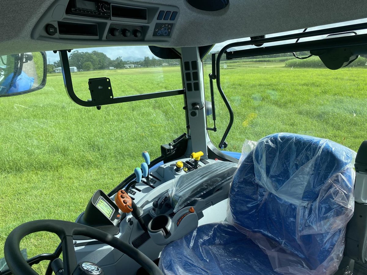 2025 New Holland T6080 image 4
